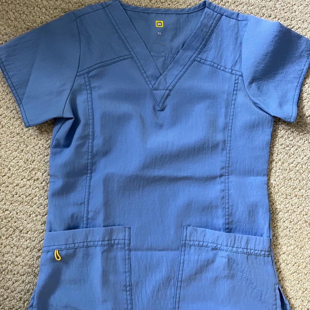 Wonder Wink V neck scrub top XS - Picture 4 of 5
